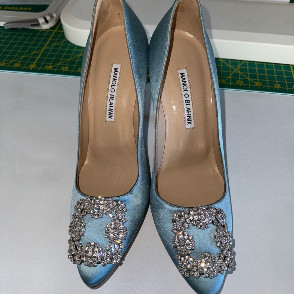 Manolo Blahnik Hangisi Satin Pump